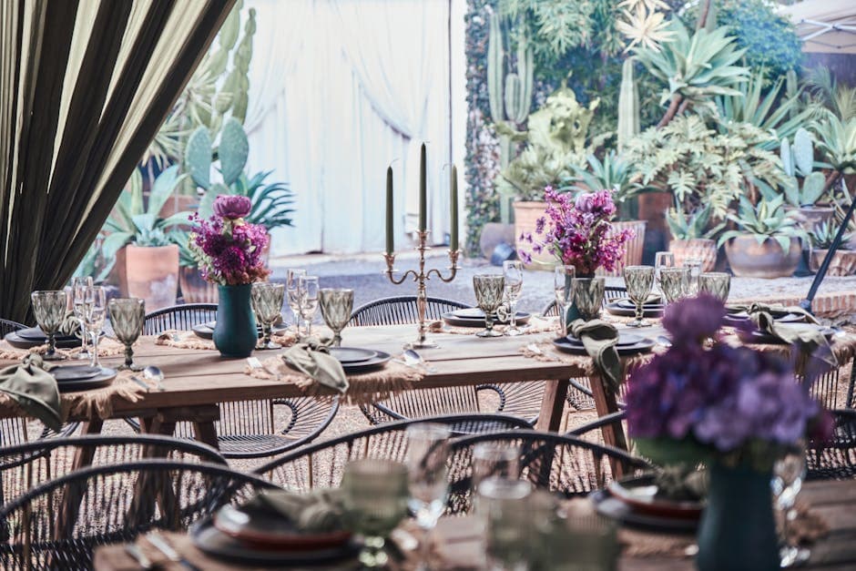 Charming garden dining setup with floral decor, captured in Morelia, México.