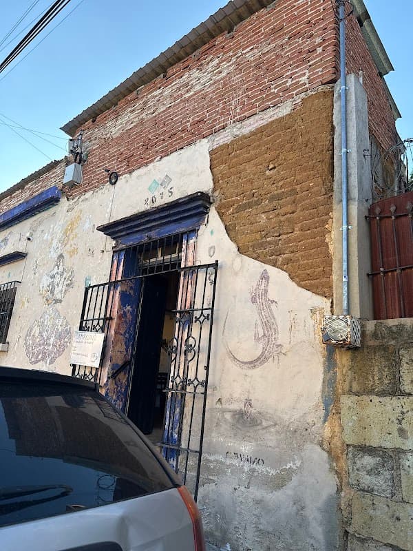 Vista exterior de Campesino Panadería Artesanal en la calle C. de La Union 210, con su fachada de madera y letrero artesanal