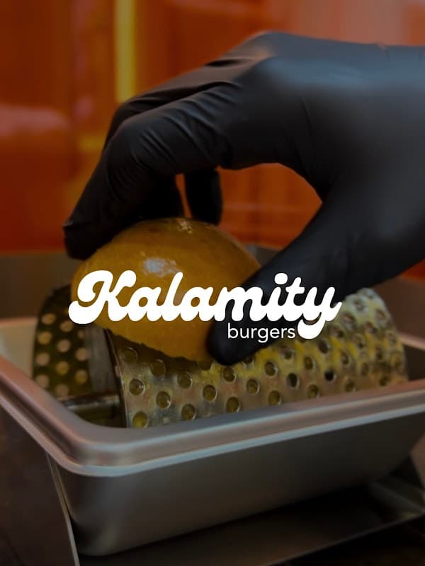 Prime Craft Burgers – foto del interior con la barra de cocina y la Craft Burger en primer plano