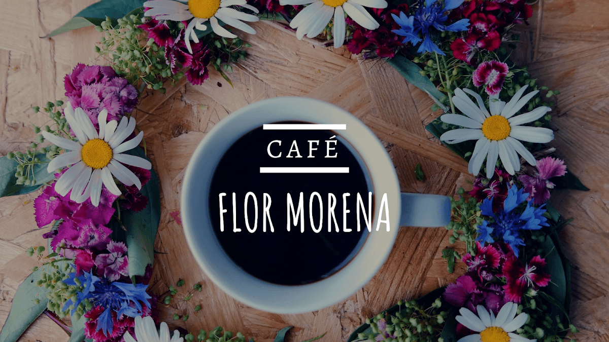 Fachada de Café Reforma en Av. de la Reforma 422, con mesas al aire libre y vitrinas de pastelería.
