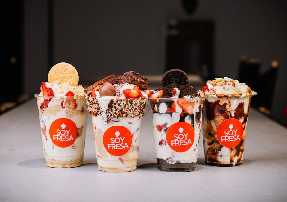 Colorful dessert cups from Soy Fresa, featuring strawberries and chocolate toppings in Puebla, Mexico.