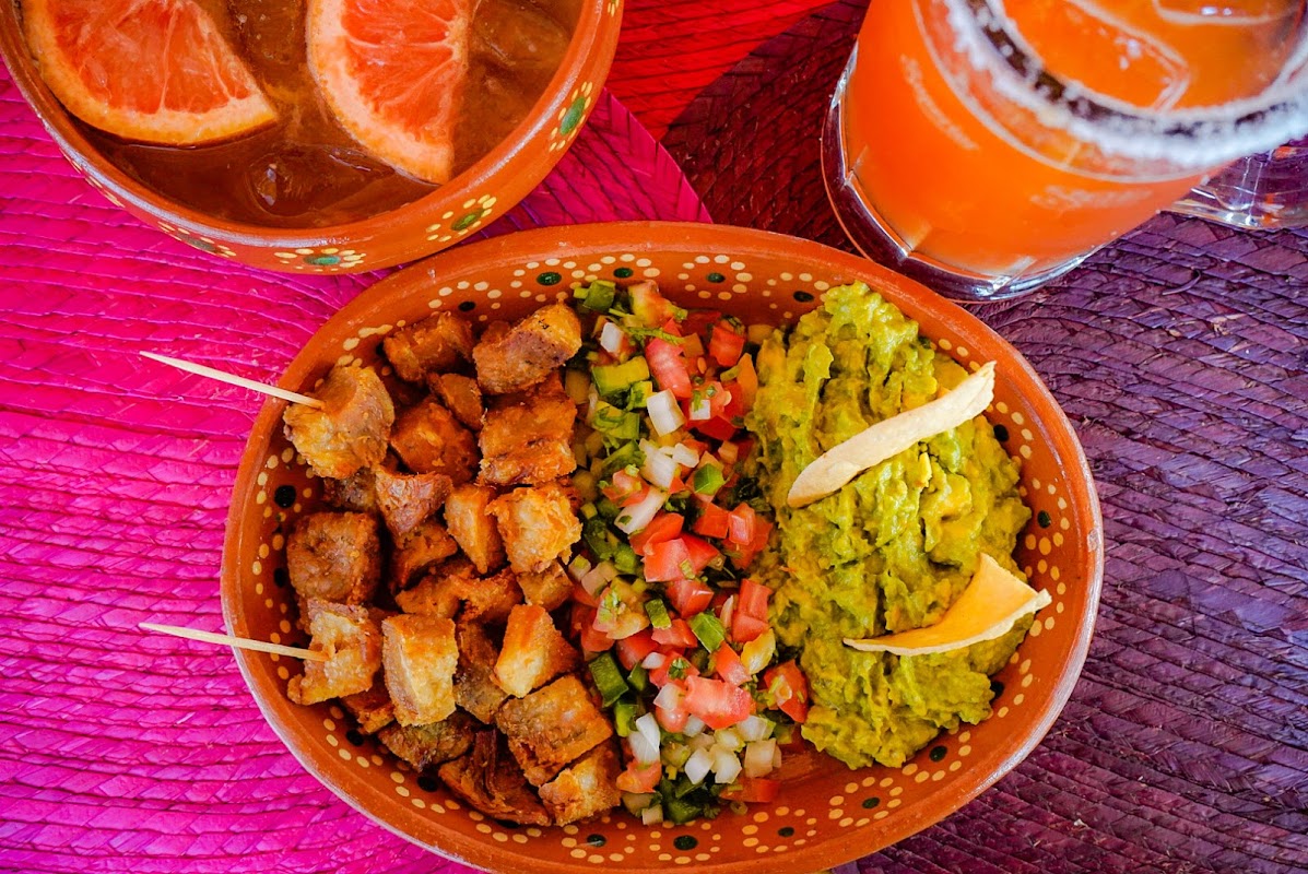 Carnitas jugosas y tortillas recién hechas en Carnitas Lindo Michoacán