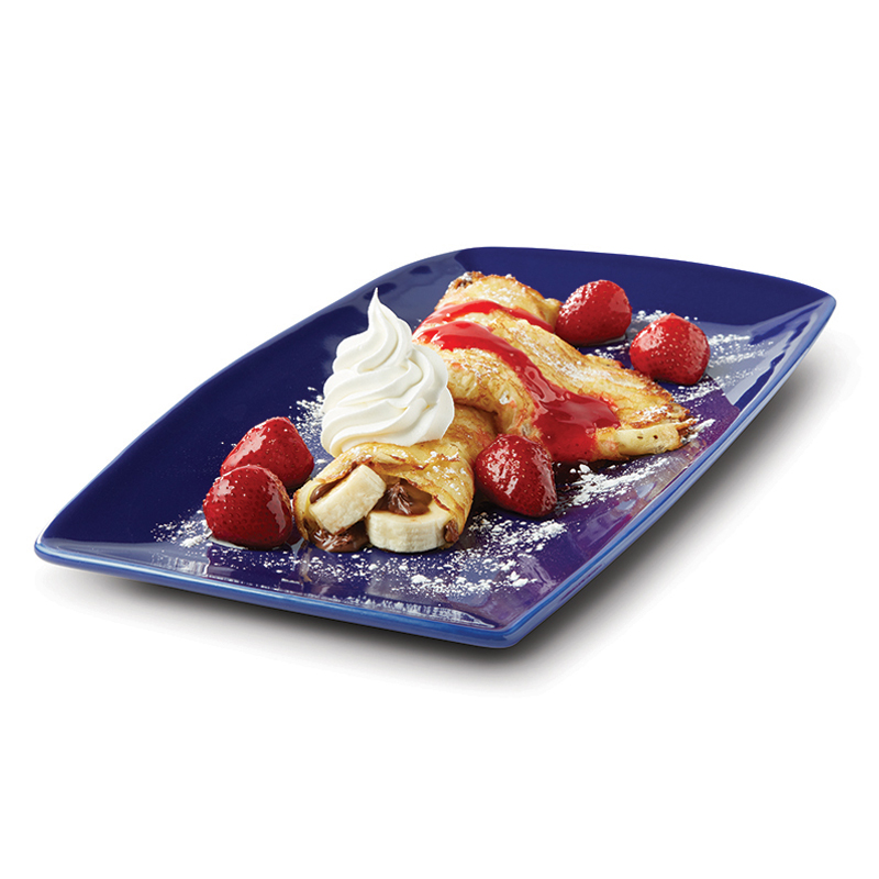 Pila de pancakes esponjosos con mantequilla y jarabe en IHOP Boca del Río, vista del mostrador de desayuno.