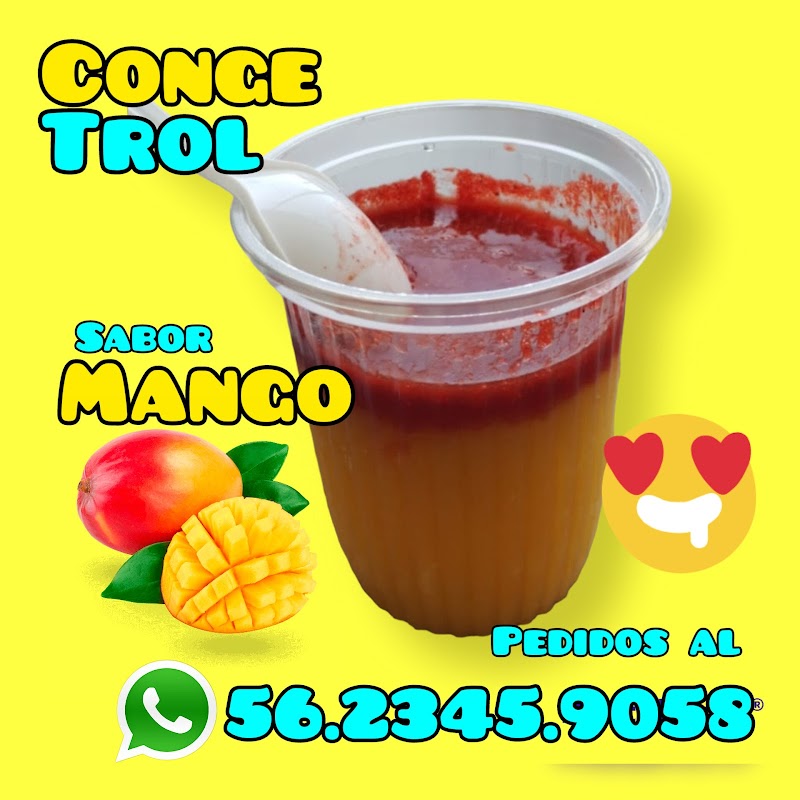 Cremi Bon Y Conge Bon con su helado de fresa y bizcocho, barra de preparación visible