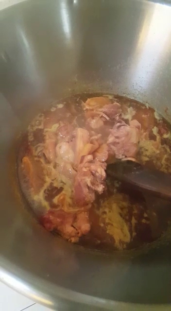Taco de cochinita pibil y pastel de chocolate en Ke Takazo, cocina abierta visible — foto del plato y mostrador