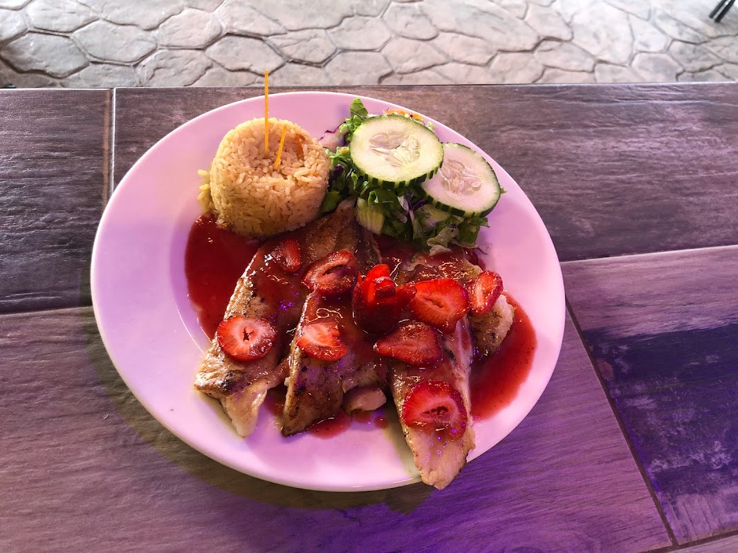 Plato de camarones al ajillo y aguachile en Restaurante 1807 — primer plano del marisco