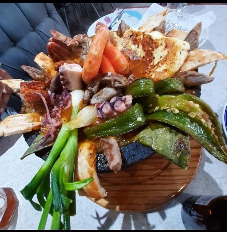 Plato de ceviche de camarón en MARISCOS EL PESCADOR, con jugo cítrico y cilantro fresco, primer plano
