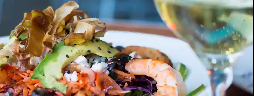 Patmos Sucursal Santa Maria (Altozano) con su fachada en Blvd Juan Pablo II y un plato de ceviche colorido sobre la barra