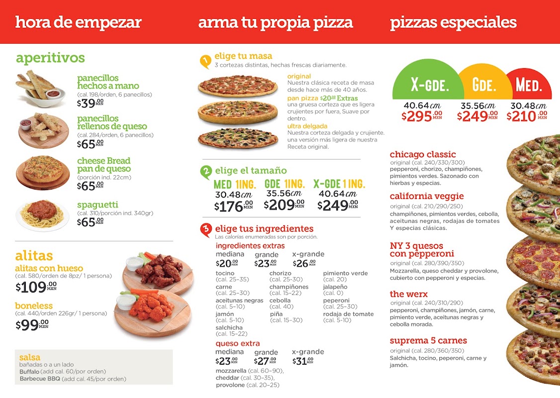 Alitas de pollo crujientes en Peter Piper, con salsa picante al lado y ambiente de juegos infantiles