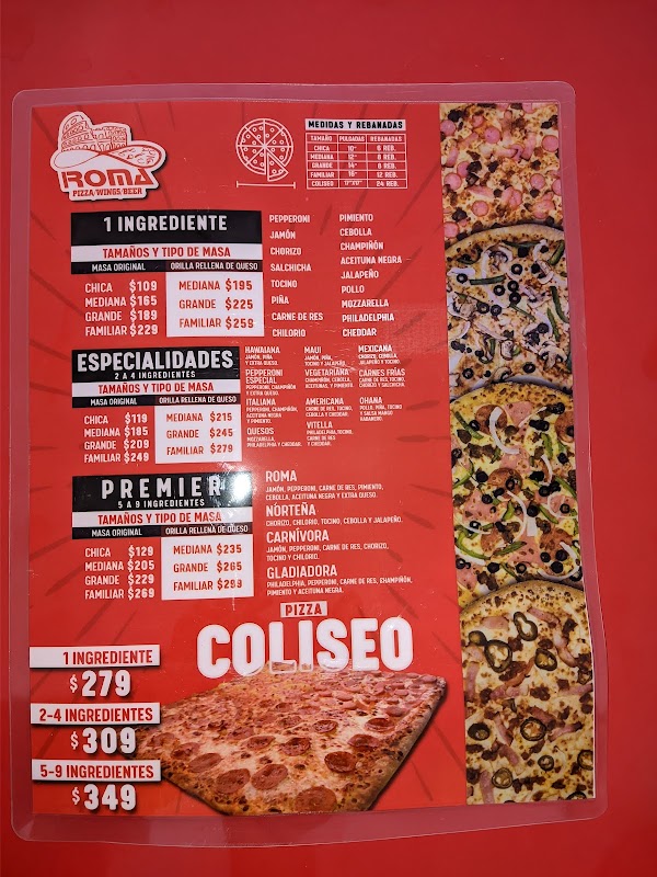 Pizza de pepperoni y alitas en Roma Pizza Wings and Beer Quiroga, mesa con cerveza y ambiente de bar