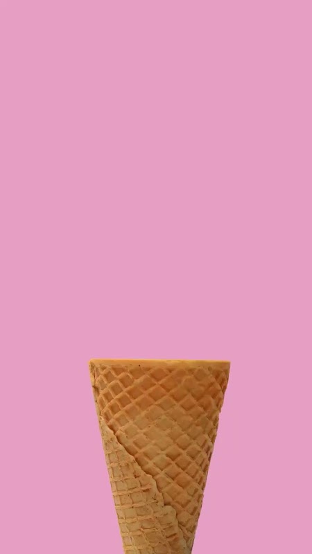 Mostrador de Helados Marifer con taza de guanábana y frutas frescas al fondo