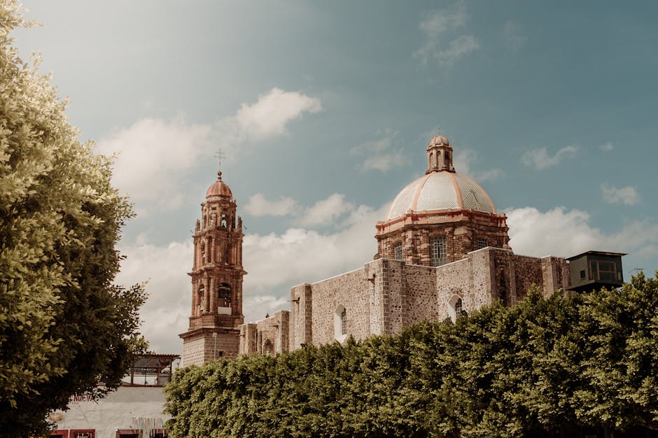 Classic view of the Church of San Francisco in San Miguel de Allende, Mexico.