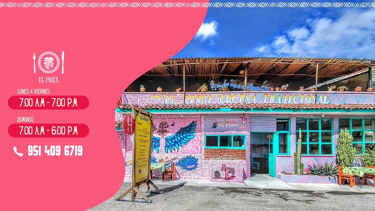 Exterior colorida y barra de El Pirul 1976 con platos de mezcal y memelas — foto del frente y mesa con comida