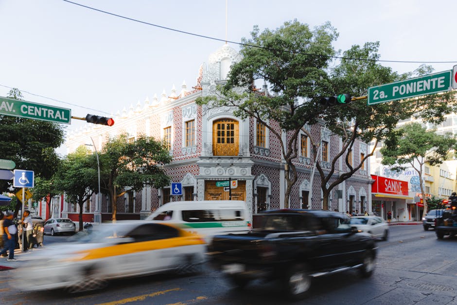 A stunning view of a historic building on Av. Central in Tuxtla Gutiérrez, Mexico during sunset.