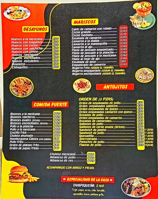 Variedad de empanadas y un vaso de café frío en Comedor La Güera, mostrados en la barra iluminada