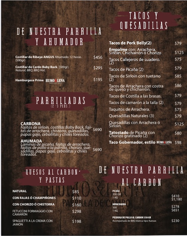 Mesas y escenario de Restaurante Las Pichanchas con marimba en vivo, mostrando platos de pozol y tascalate